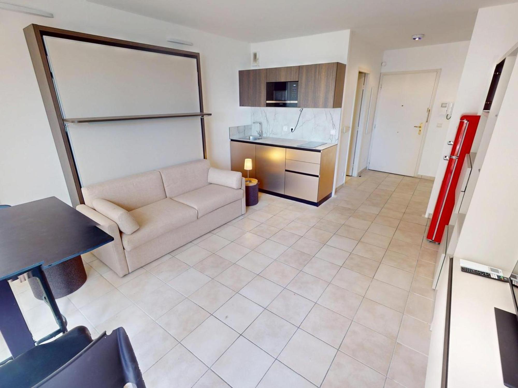 Renove Avec Balcon Et Garage En Plein Coeur De - Fr-1-196-375 Appartement