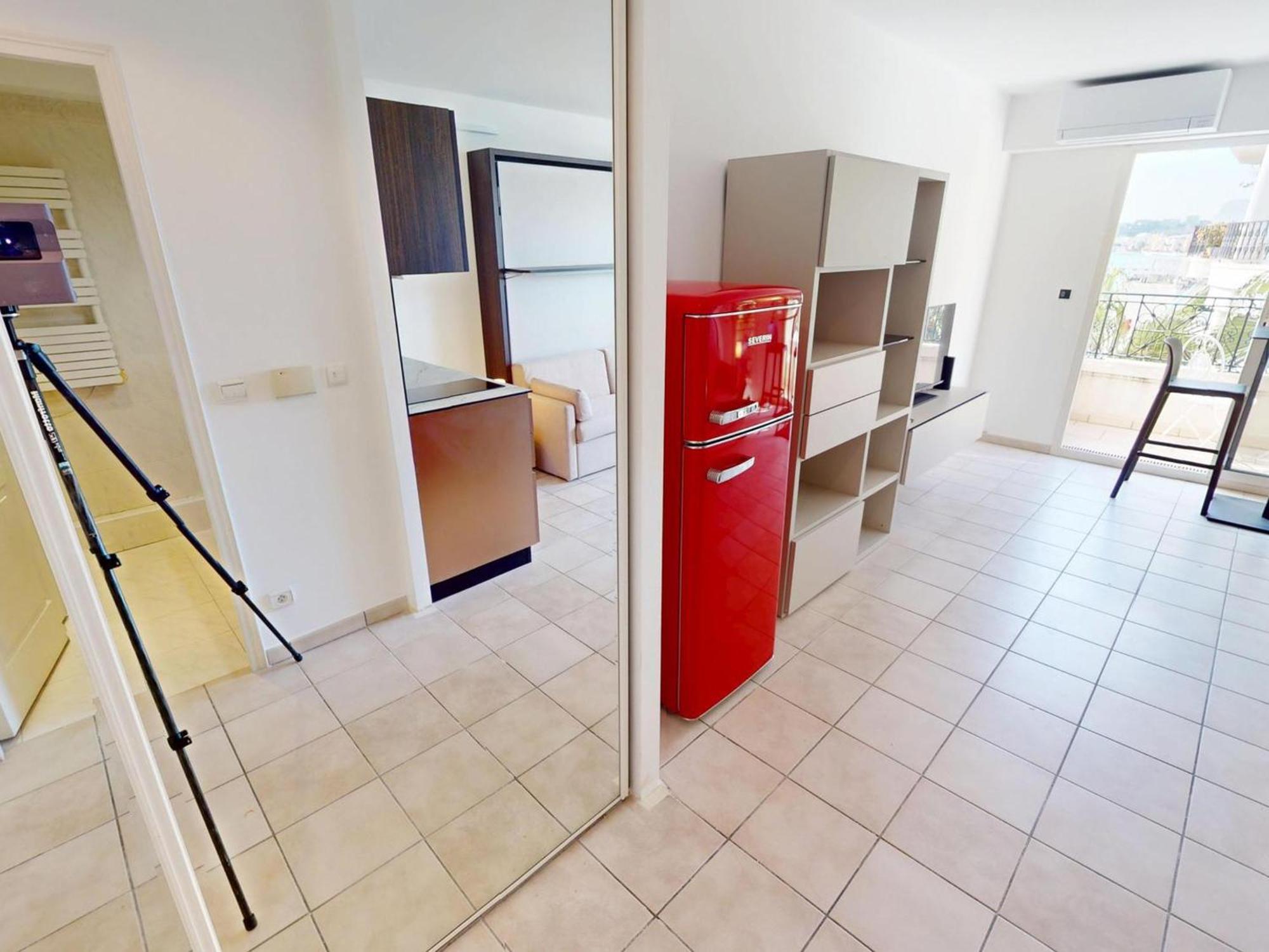 Renove Avec Balcon Et Garage En Plein Coeur De - Fr-1-196-375 Menton
