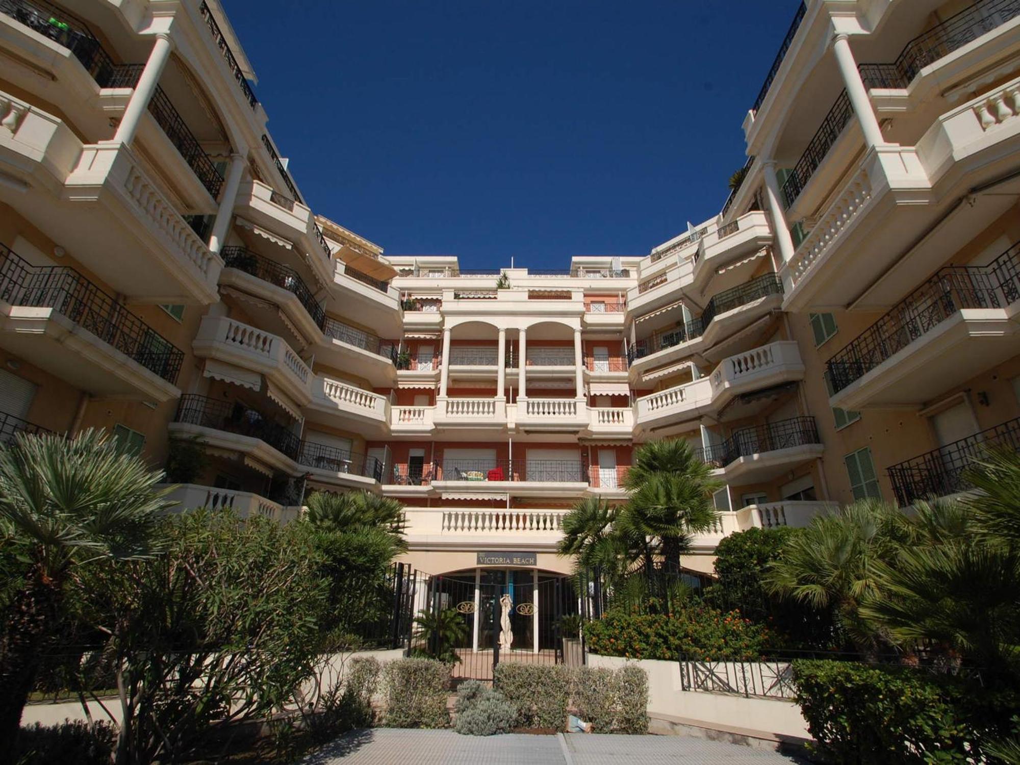Renove Avec Balcon Et Garage En Plein Coeur De - Fr-1-196-375 Apartment Menton