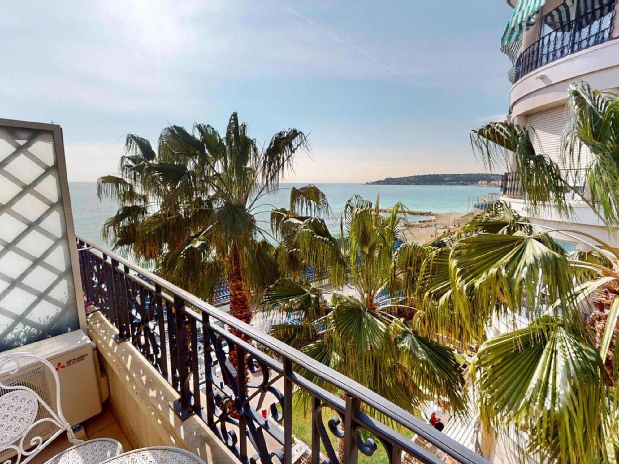 Renove Avec Balcon Et Garage En Plein Coeur De - Fr-1-196-375 * Menton